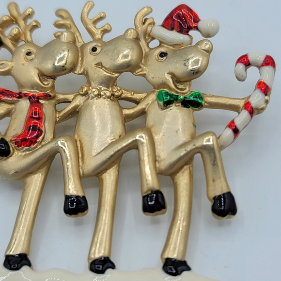 Danecraft Dancing Reindeer Christmas Brooch Gold Tone Enamel Midcentury 60s Vtg - Picture 3 of 9